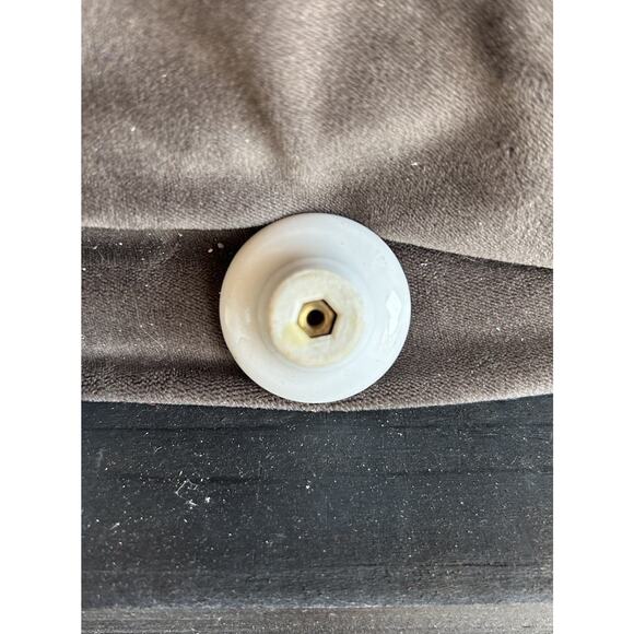 White Ceramic Porcelain 1 1/2 Knobs Pulls VTG Mushroom style 8 Refurnished Home - Picture 5 of 7